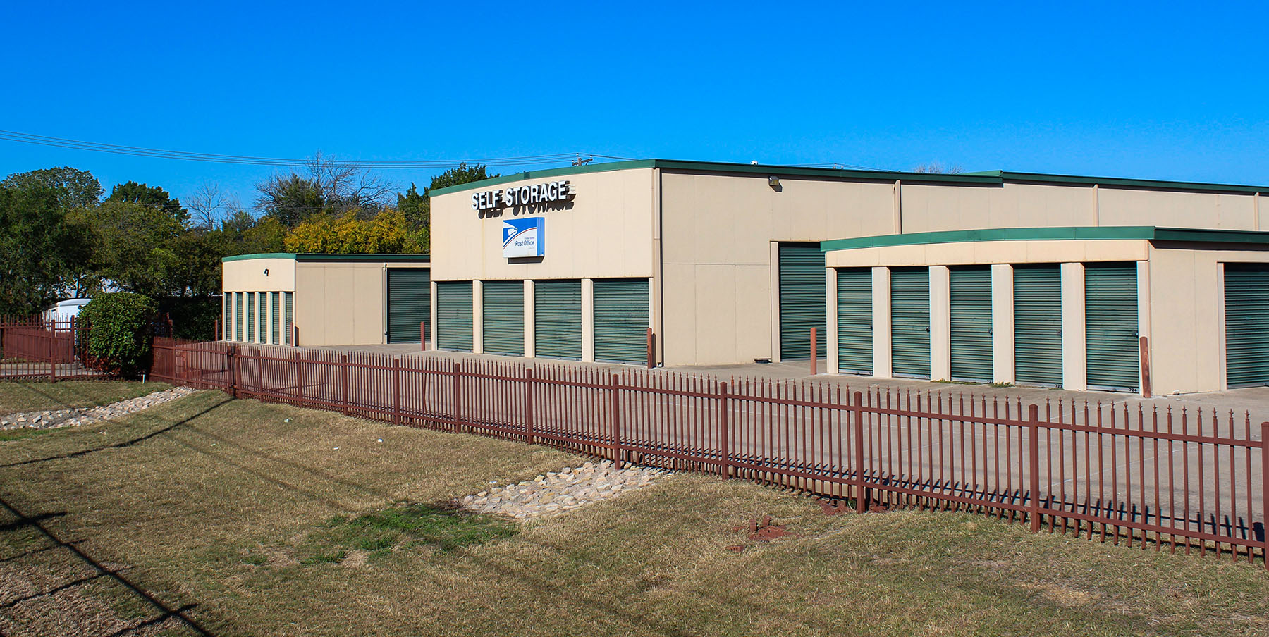 Backside of Rufe Snow Depot Storage Facility located in Watauga, TX